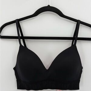VICTORIA’S SECRET Black Wireless Lightly Lined Bra, 32A